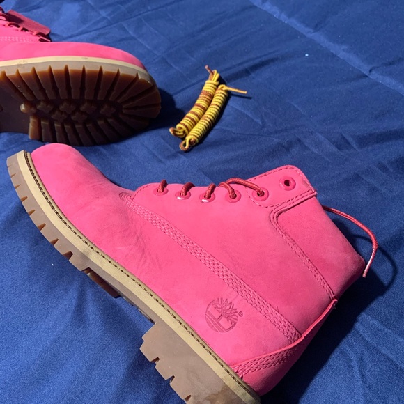 Pink Timberland girls boots. - Picture 3 of 8